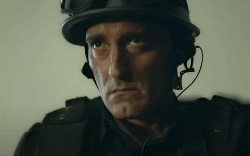 Akshaye Khanna as Major Hanut Singh