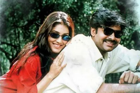 Pawan Kalyan and Keerthi Reddy in Tholi Prema