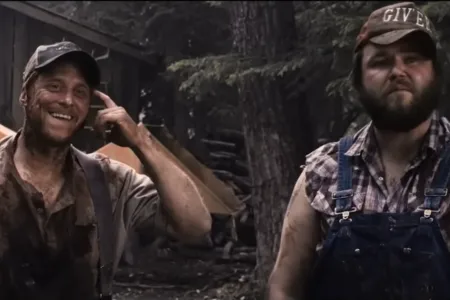 Tyler Labine and Alan Tudyk in Tucker and Dale vs Evil