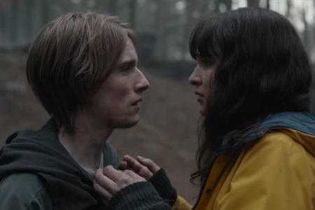Louis Hofmann and Lisa Vicari in dark season 3